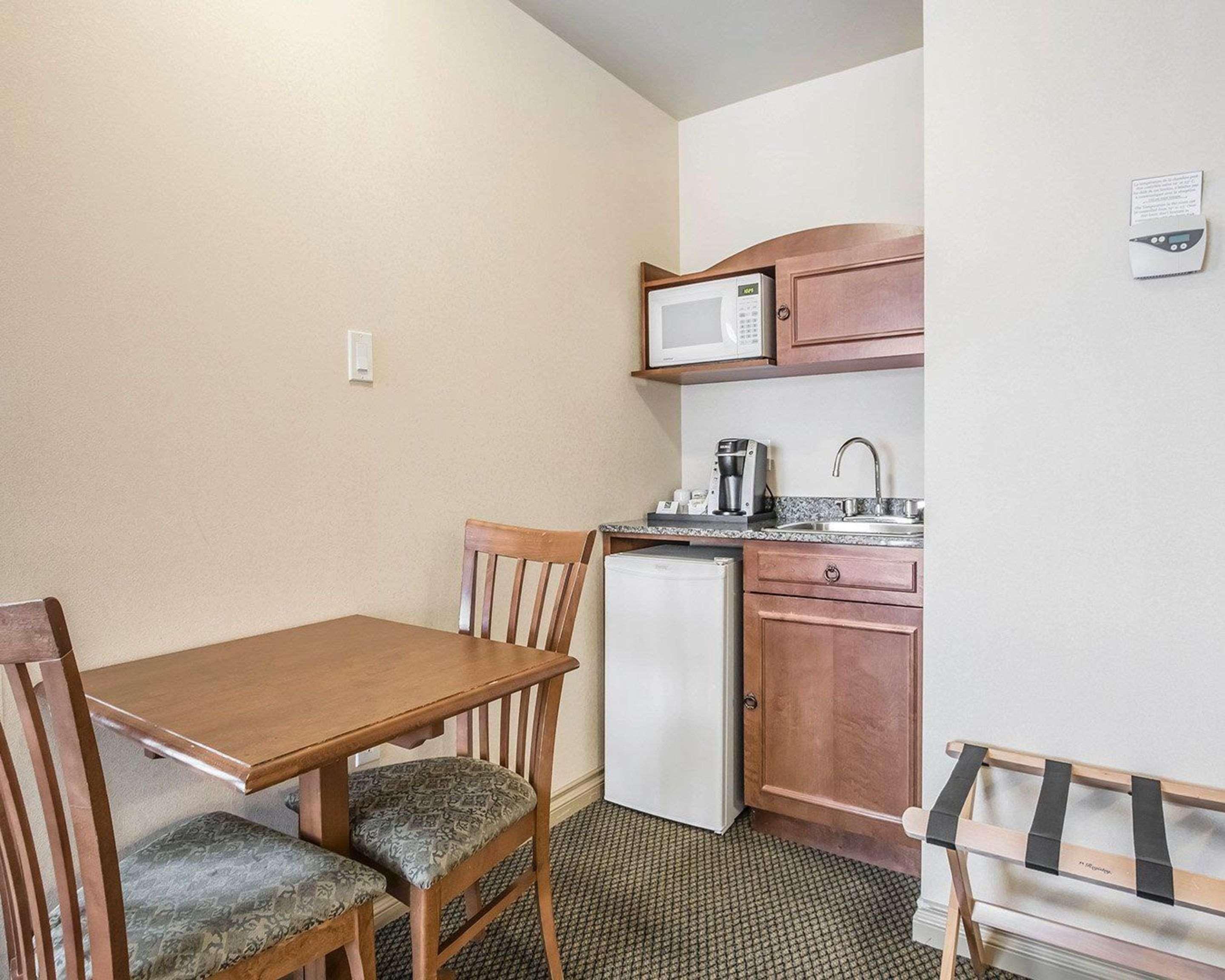 Quality Suites Drummondville Eksteriør bilde
